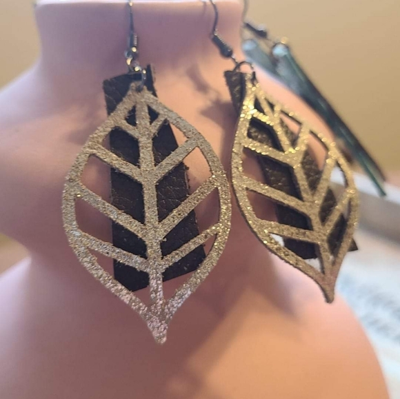 Handcrafted leather earrings - Picture 2 of 2